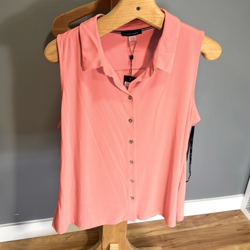 🔥Tommy Hilfiger size extra large, short sleeve shirt, dark peach colour